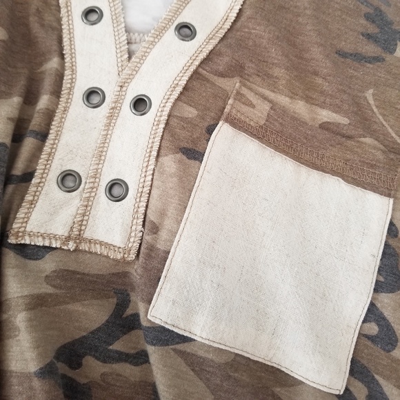 V-Neck Camo Tee Leggings Top Oversized Tees Basic Casual Women’s Tops - Picture 9 of 9